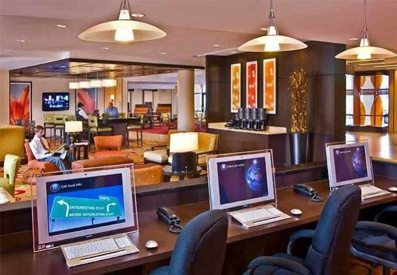 Hotel Courtyard Airport